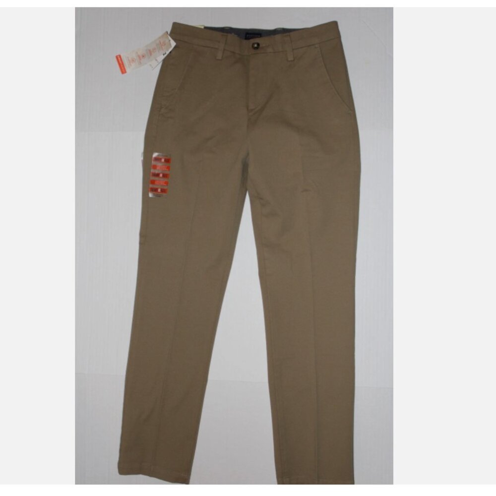 Dockers NWT Men's Classic Fit Khaki Pants Tan Beige Chino Trousers NWT 30 x 32